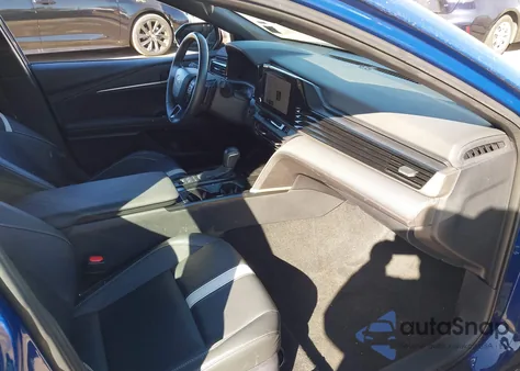 2025 Toyota Camry Se z USA, uszkodzony, nr VIN 4T1DAACK2SU026933